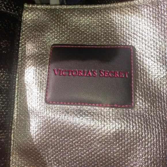 2 piece Victoria's Secret bundle.. tote/make up bag both New - Picture 2 of 8